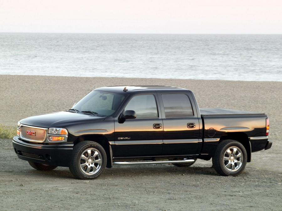  GMC Sierra Denali Crew Cab 2004 года  (фото 4 из 11)